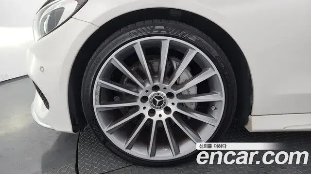 Mercedes-Benz C-Class 2018 — Şəkil 7/28