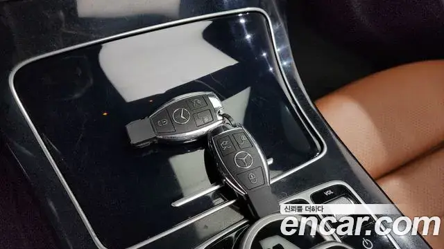 Mercedes-Benz C-Class 2018 — Şəkil 15/28