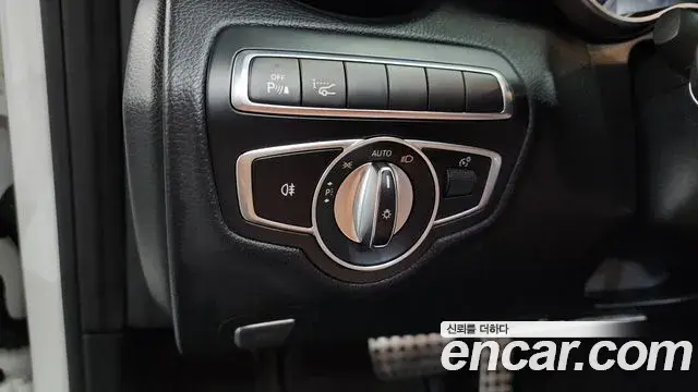 Mercedes-Benz C-Class 2018 — Şəkil 25/28