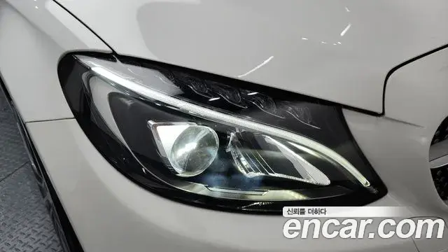 Mercedes-Benz C-Class 2018 — Şəkil 14/28
