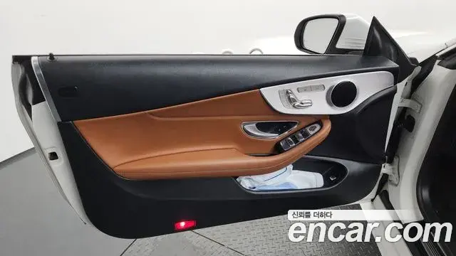 Mercedes-Benz C-Class 2018 — Şəkil 19/28