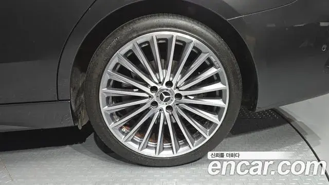 Mercedes-Benz C-Class 2022 — ფოტო 23/31