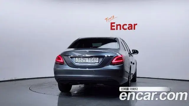 Mercedes-Benz C-Class 2019 — Şəkil 19/20
