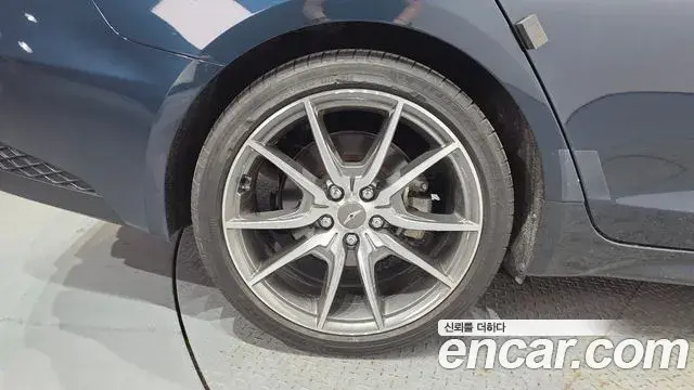 Genesis G70 2020 — Photo 29/35