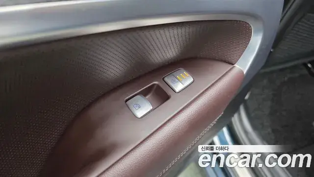 Genesis G70 2020 — Photo 15/35