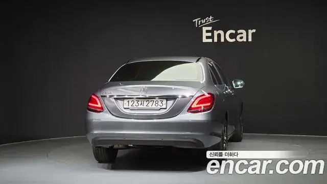 Mercedes-Benz C-Class 2019 — Şəkil 10/20