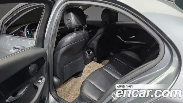 Mercedes-Benz C-Class 2019 — Şəkil 16/20