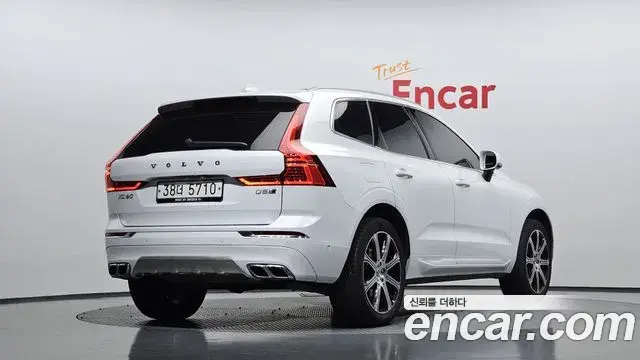 Volvo XC60 2019 — ფოტო 1/20