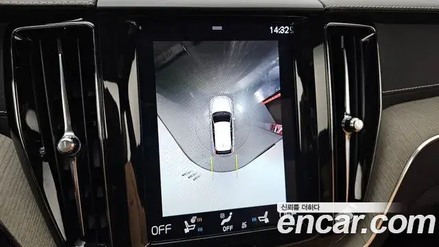 Volvo XC60 2019 — ფოტო 9/20