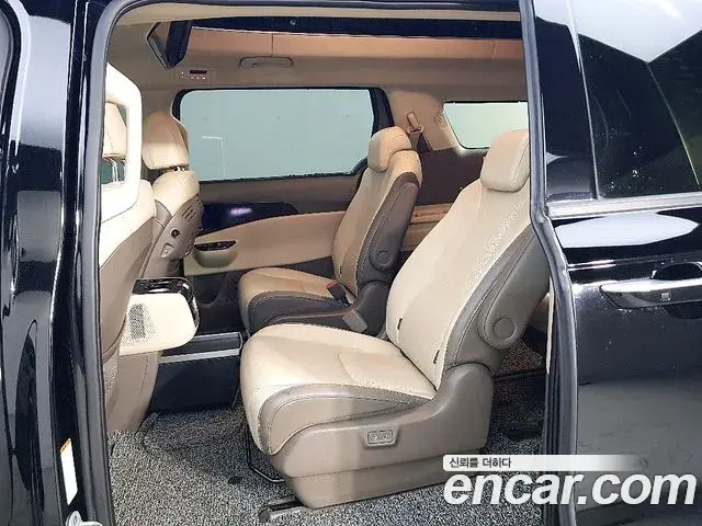 Kia Carnival 2022 — Photo 1/20