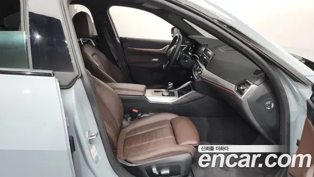 BMW 4 Series 2021 — Şəkil 28/36
