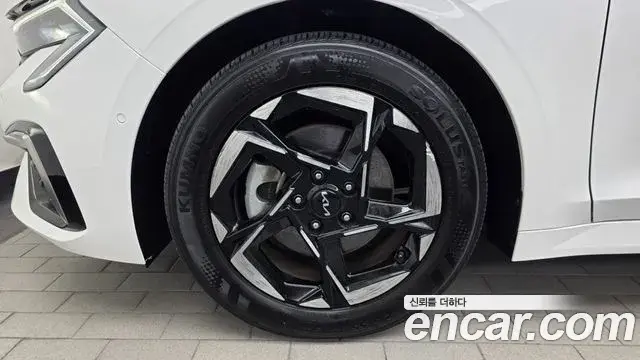 Kia K5 2024 — Şəkil 28/32