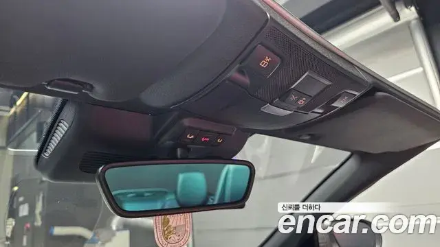 Mercedes-Benz C-Class 2018 — Şəkil 17/31