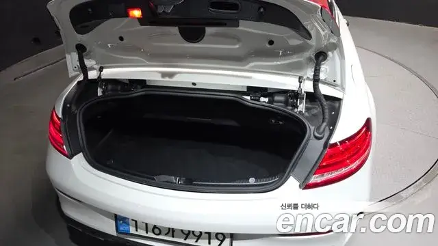 Mercedes-Benz C-Class 2018 — Şəkil 27/31