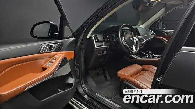 BMW X7 2022 — Фото 10/20