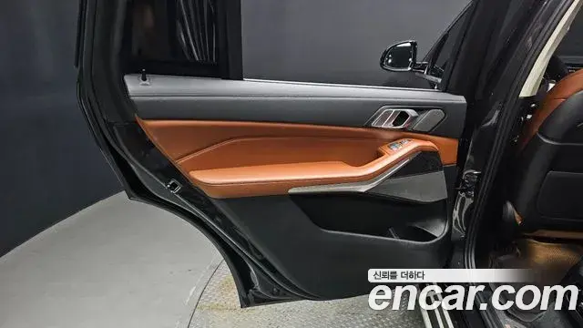 BMW X7 2022 — Şəkil 17/36