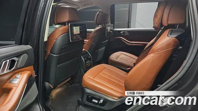 BMW X7 2022 — Şəkil 12/36