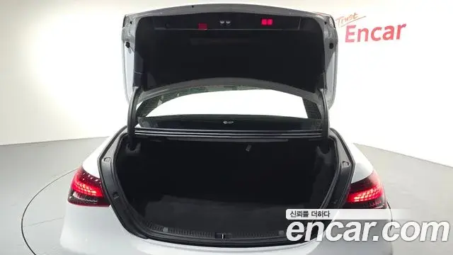 Mercedes-Benz E-Class 2021 — Фото 18/20