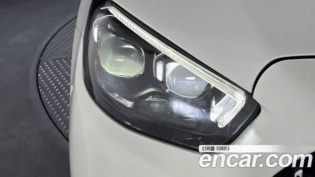 Mercedes-Benz E-Class 2021 — ფოტო 18/36