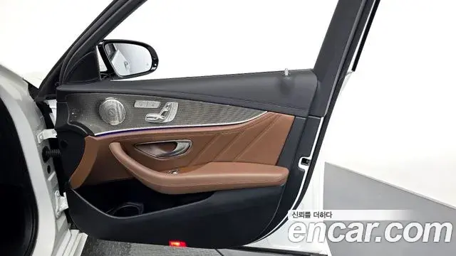 Mercedes-Benz E-Class 2021 — ფოტო 8/36