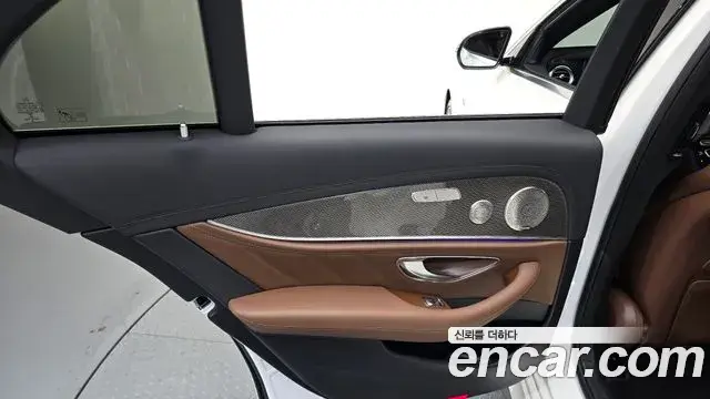 Mercedes-Benz E-Class 2021 — ფოტო 16/36