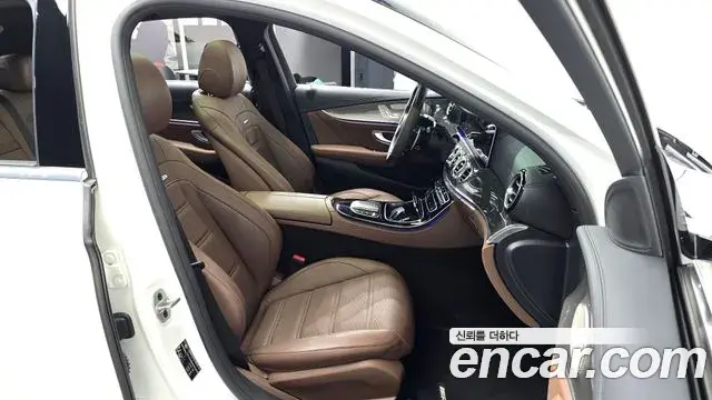Mercedes-Benz E-Class 2021 — ფოტო 36/36
