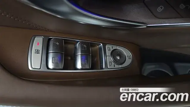 Mercedes-Benz E-Class 2021 — ფოტო 19/36