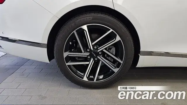Genesis G80 2024 — Şəkil 28/31