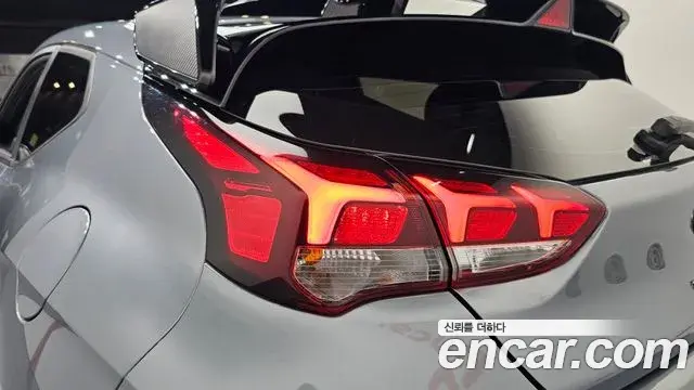 Hyundai Veloster 2019 — Photo 7/30