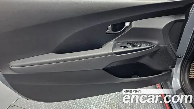 Hyundai Veloster 2019 — Photo 8/30