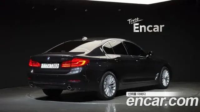 BMW 5 Series 2019 — Фото 2/20