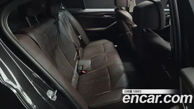 BMW 5 Series 2019 — Фото 11/20