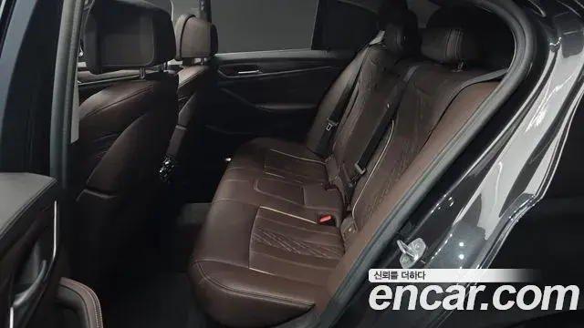 BMW 5 Series 2019 — Фото 12/20