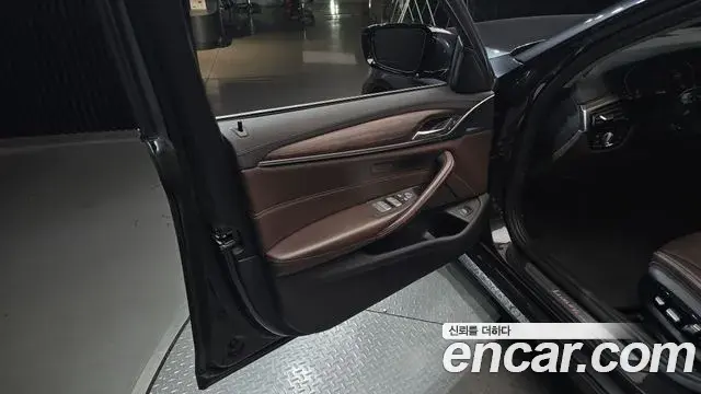 BMW 5 Series 2019 — Photo 2/33
