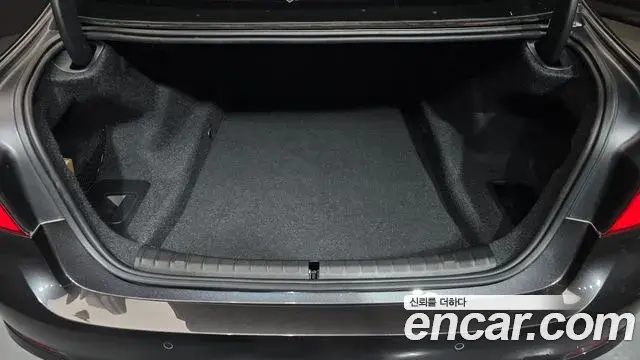BMW 5 Series 2019 — Photo 22/33