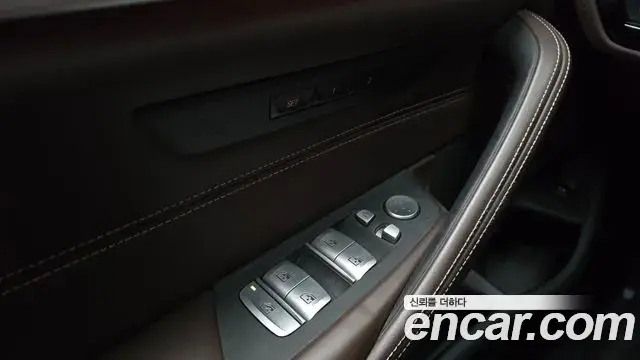BMW 5 Series 2019 — Photo 30/33