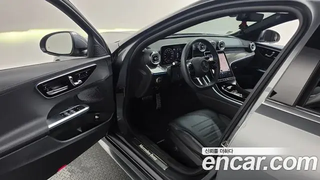 Mercedes-Benz C-Class 2025 — ფოტო 28/32