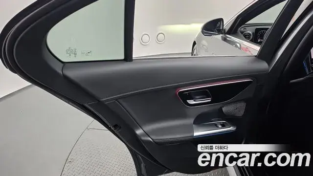 Mercedes-Benz C-Class 2025 — ფოტო 15/32