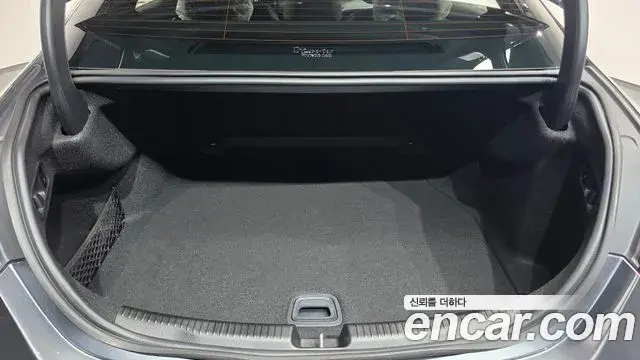Mercedes-Benz C-Class 2025 — ფოტო 10/32
