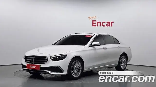 Mercedes-Benz E-Class 2021 — Photo 12/20