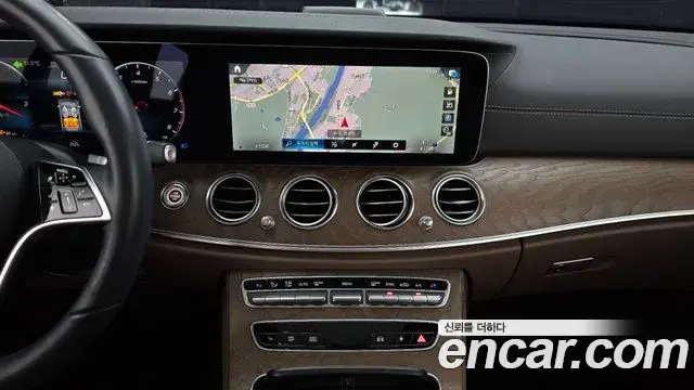 Mercedes-Benz E-Class 2021 — Фото 13/20