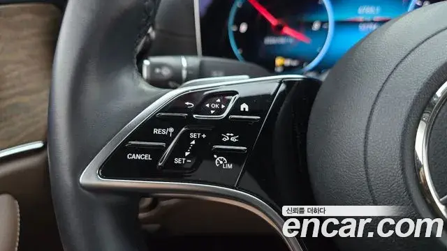Mercedes-Benz E-Class 2021 — Фото 18/20