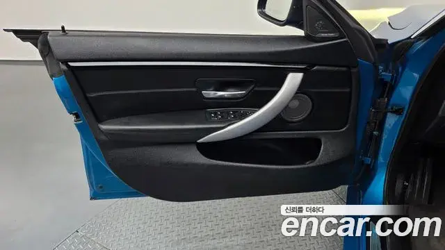 BMW 4 Series 2018 — Şəkil 16/34