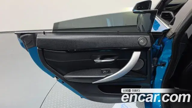 BMW 4 Series 2018 — Şəkil 11/34