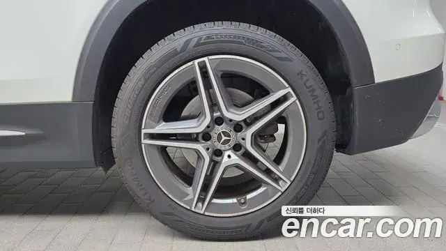 Mercedes-Benz GLB-Class 2022 — Photo 16/33