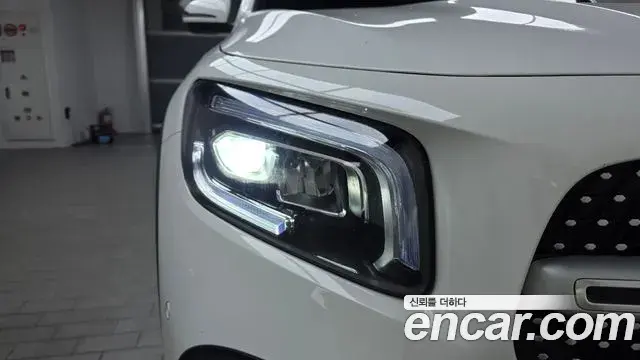 Mercedes-Benz GLB-Class 2022 — Photo 3/33