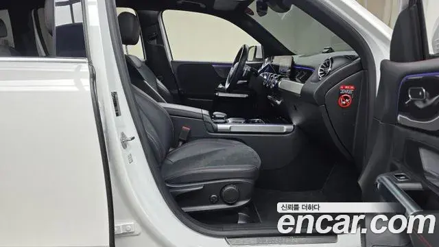 Mercedes-Benz GLB-Class 2022 — Photo 6/33