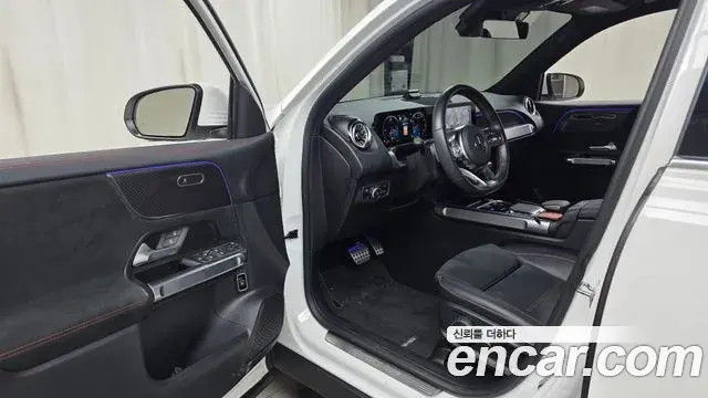 Mercedes-Benz GLB-Class 2022 — Photo 17/33