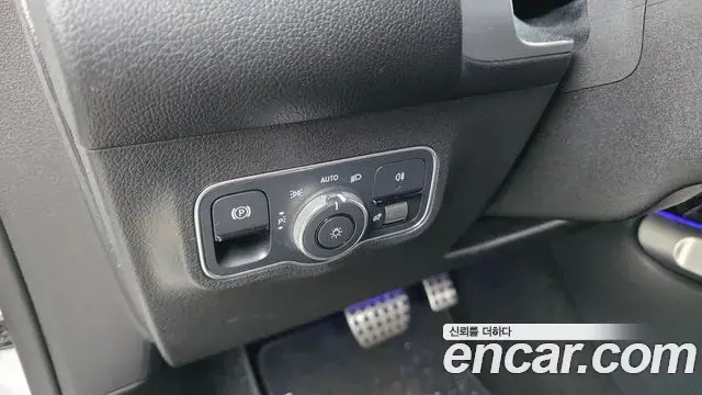 Mercedes-Benz GLB-Class 2022 — Photo 12/33
