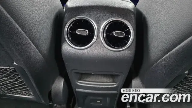 Mercedes-Benz GLB-Class 2022 — Photo 19/33